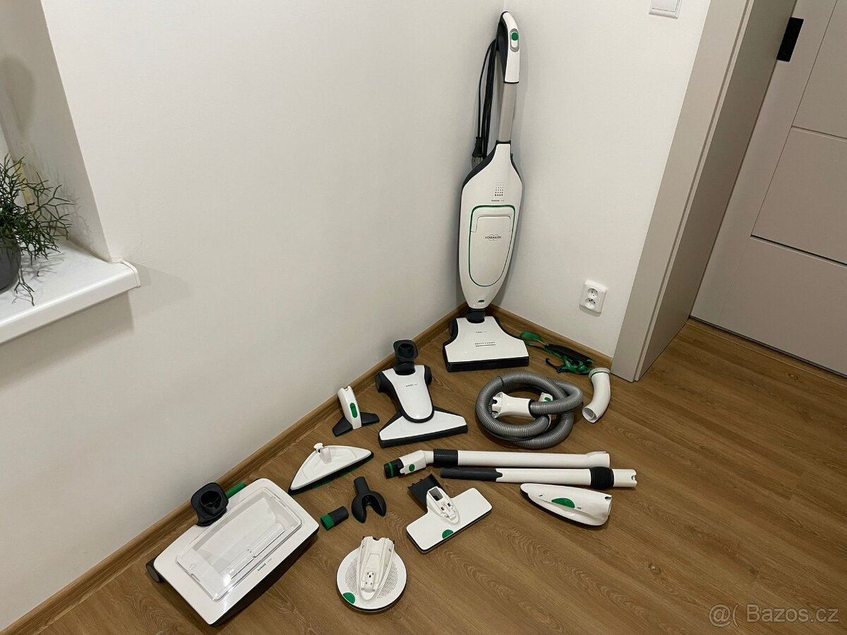 Vorwerk VK 200 s bohatým příslušenstvím