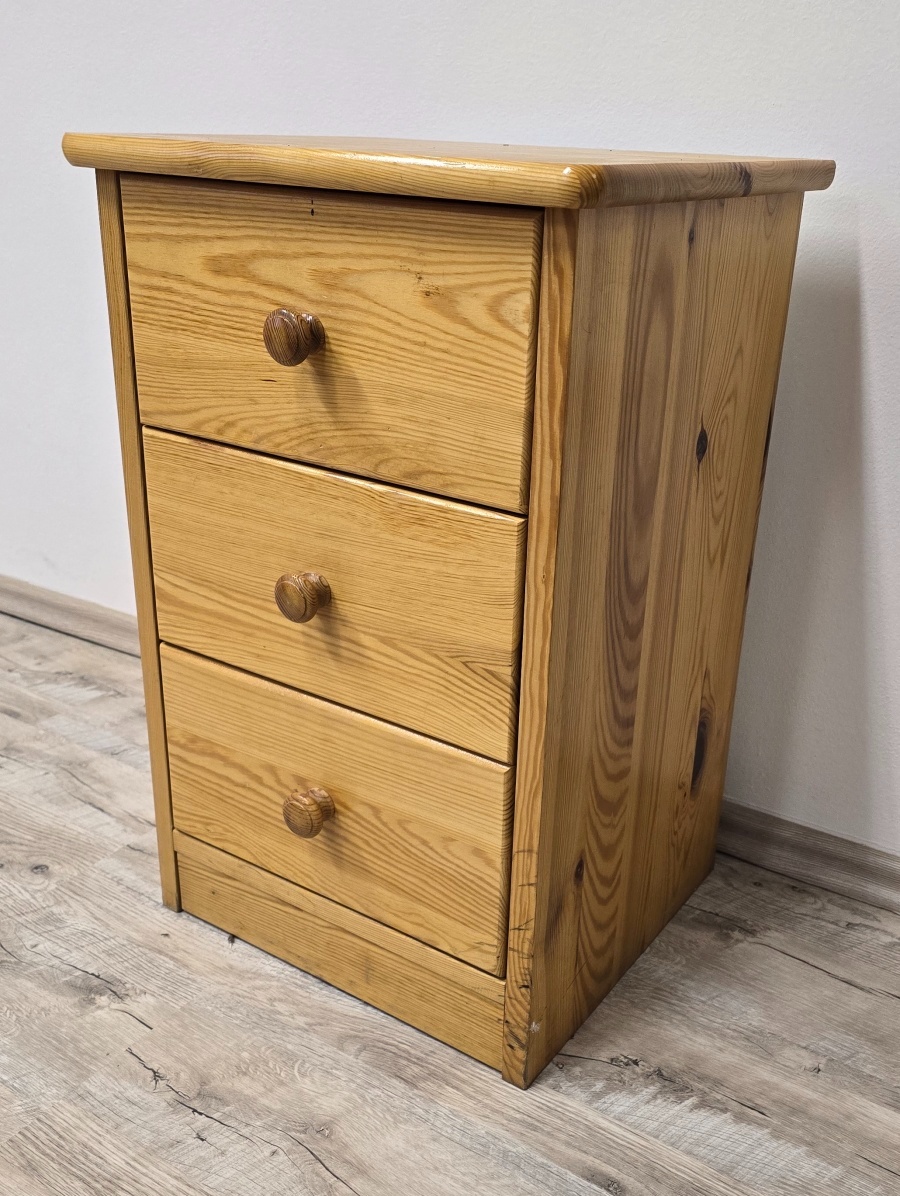 Dřevěná komoda šupletová