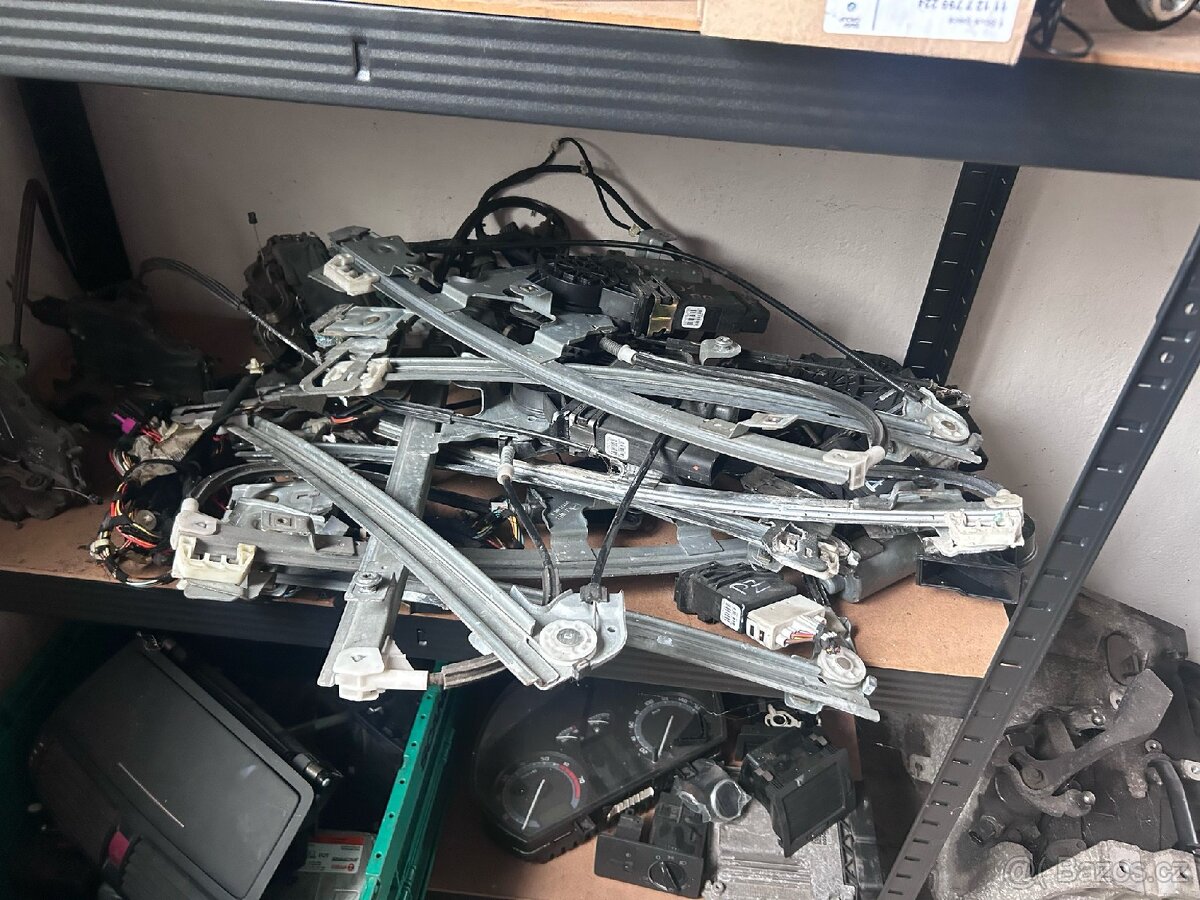 Stahovačku, zámky, jednotky Octavia 1