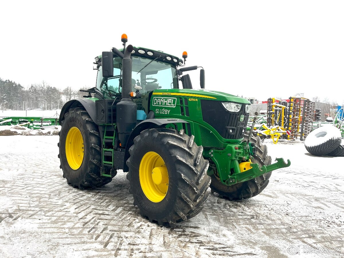 traktor John Deere 6250R