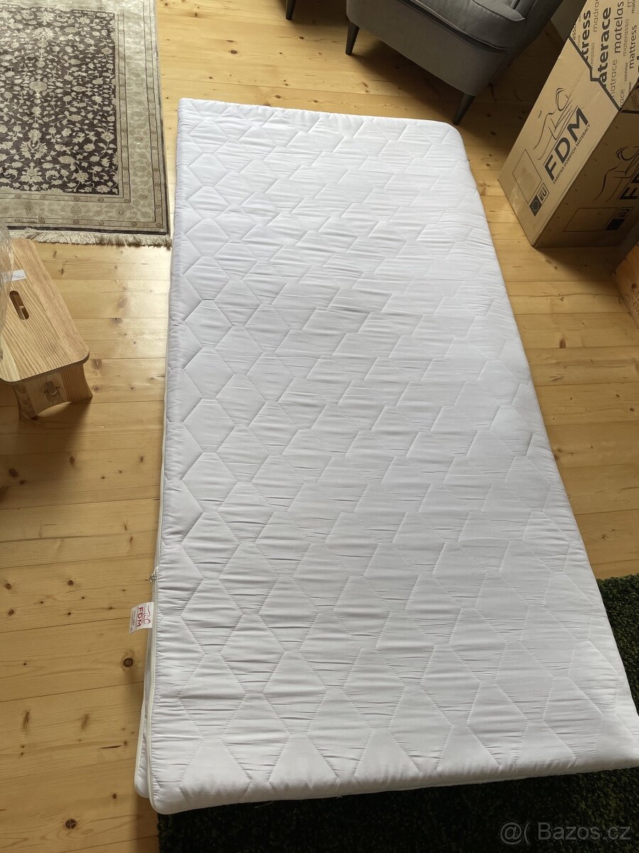 Vrchní matrace 200X200 cm z kokosu a paměťové pěny.