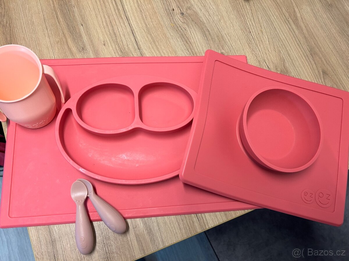 EzpzSada nádobí pro miminko plus lžičky a učicí není hrniček