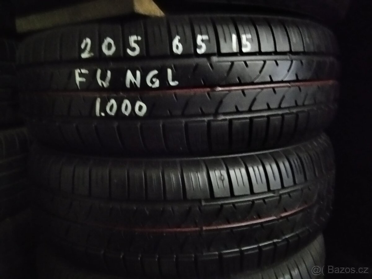 Prodám pneu zn. BRIDGESTONE 205/65/15