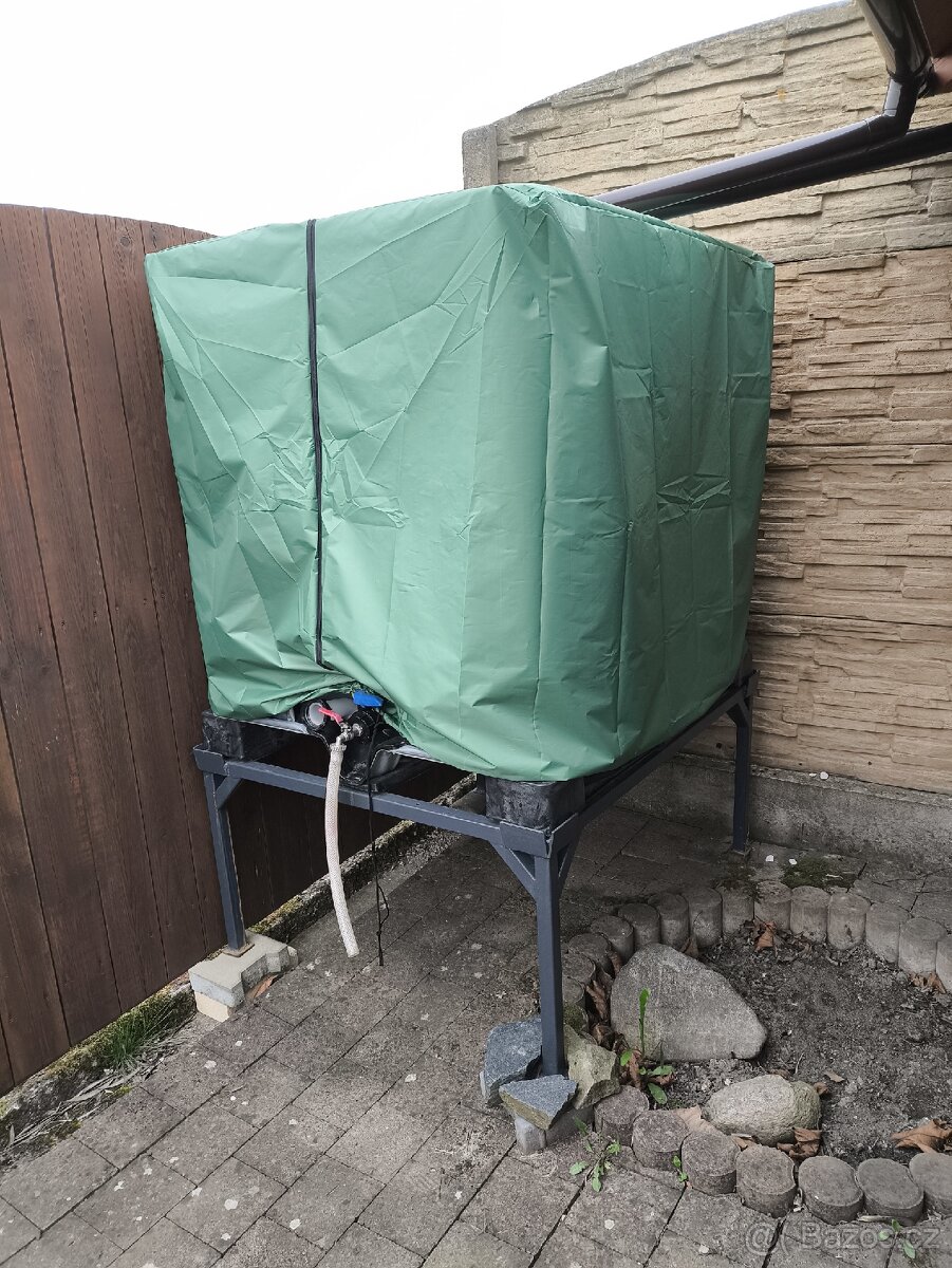 Prodám IBC nádrž na vodu 1000l