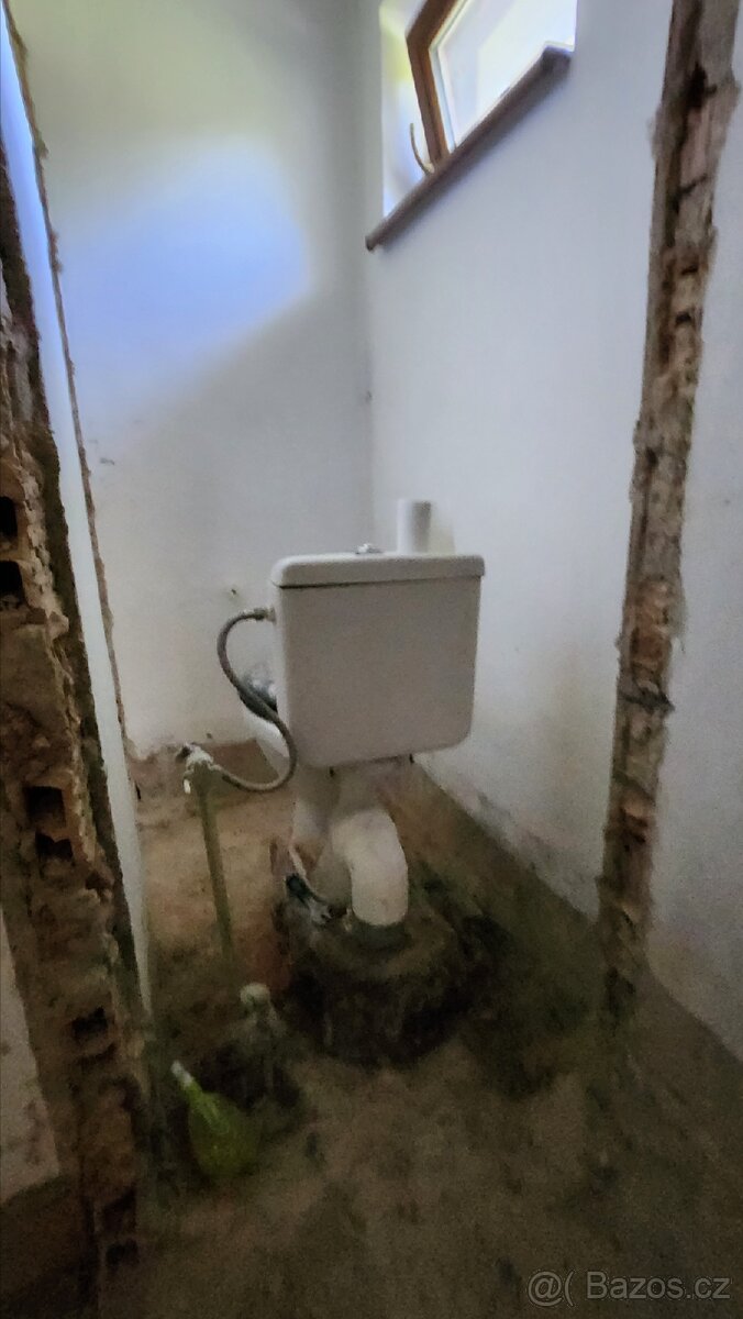 Přenechám WC ve slušném stavu