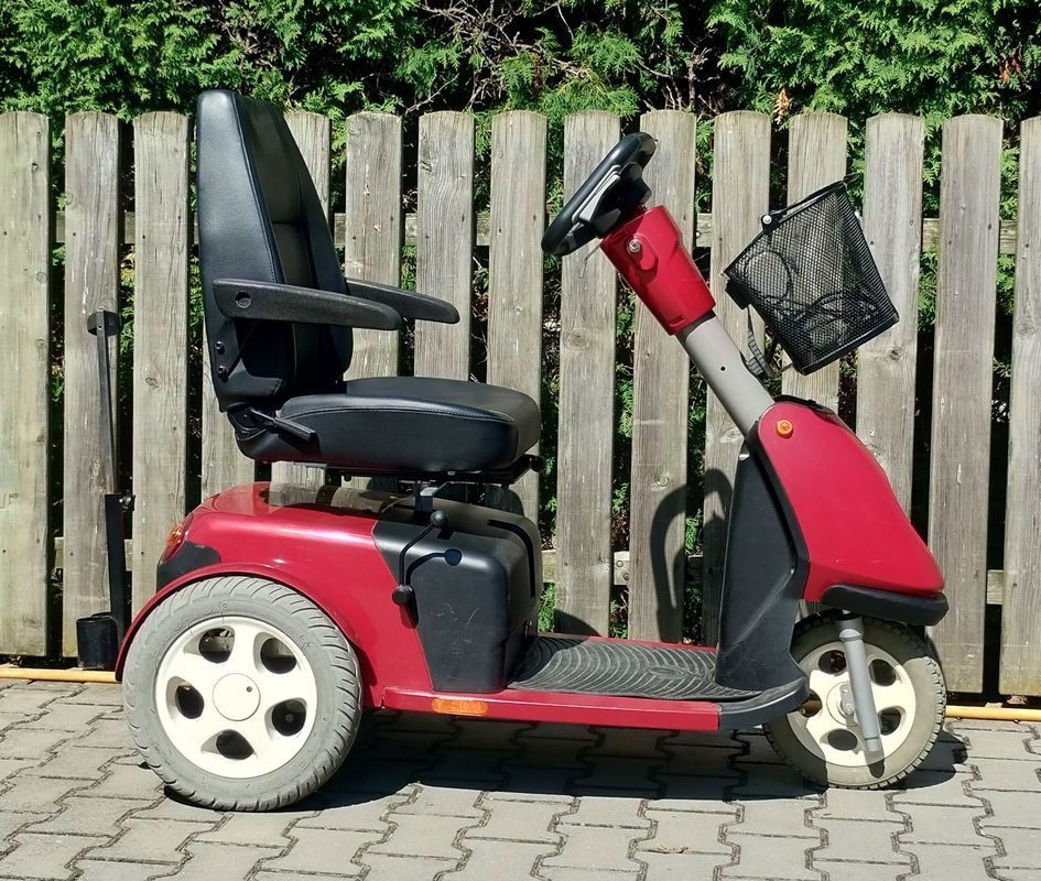 Tříkolový skůtr Trophy Booster 6.