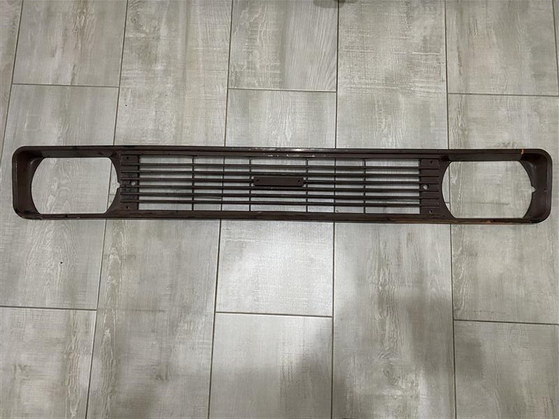 Moskvič 2140 přední maska