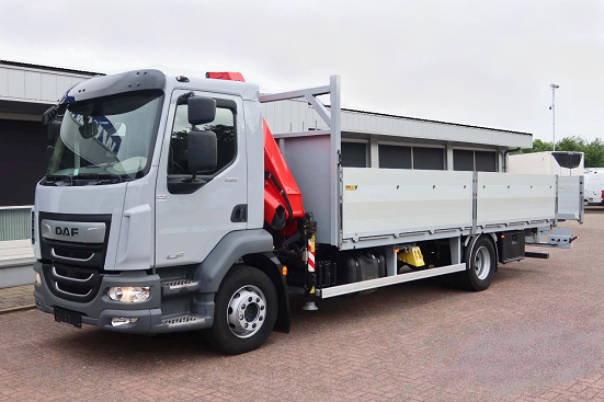 DAF LF260 - valník s hydraulickou rukou FASSI