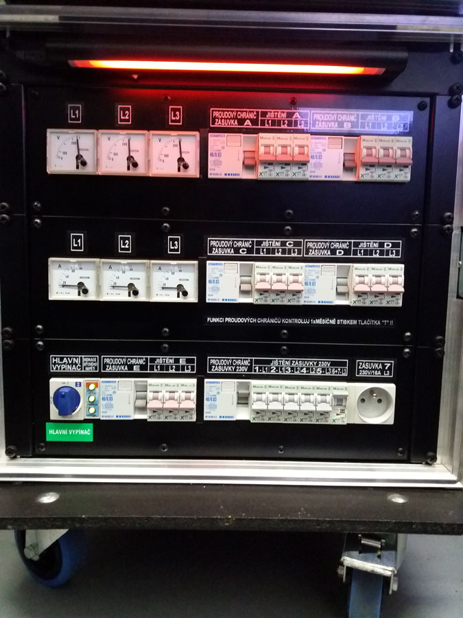 Touring rozváděč 1x 400V/63A, 5x 400V/32A, 7x 230V/16A case