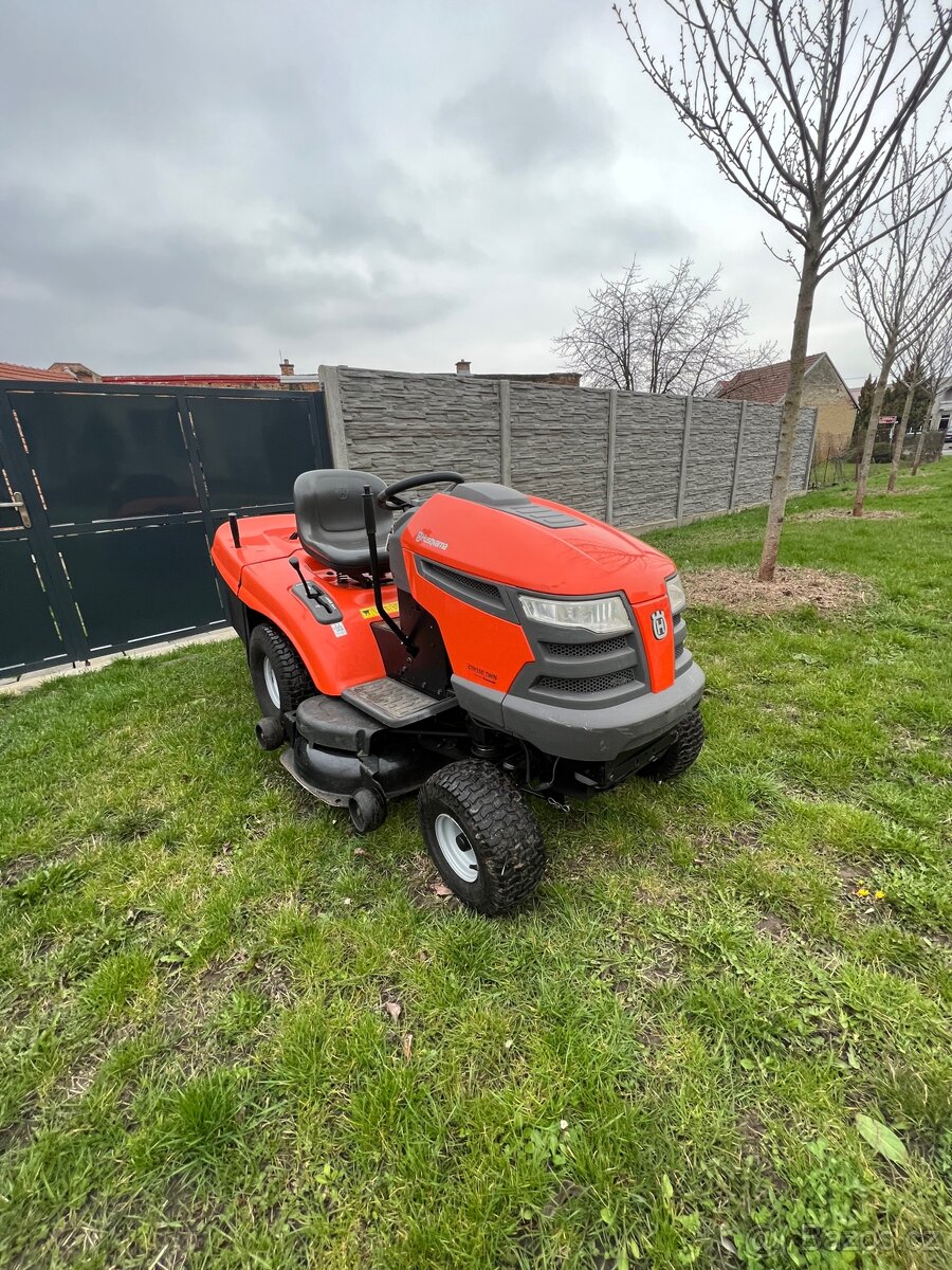 Zahradní traktor Husqvarna CTH 150 motor Kawasaki
