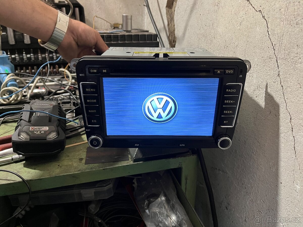 Autorádio na VW Passat B7