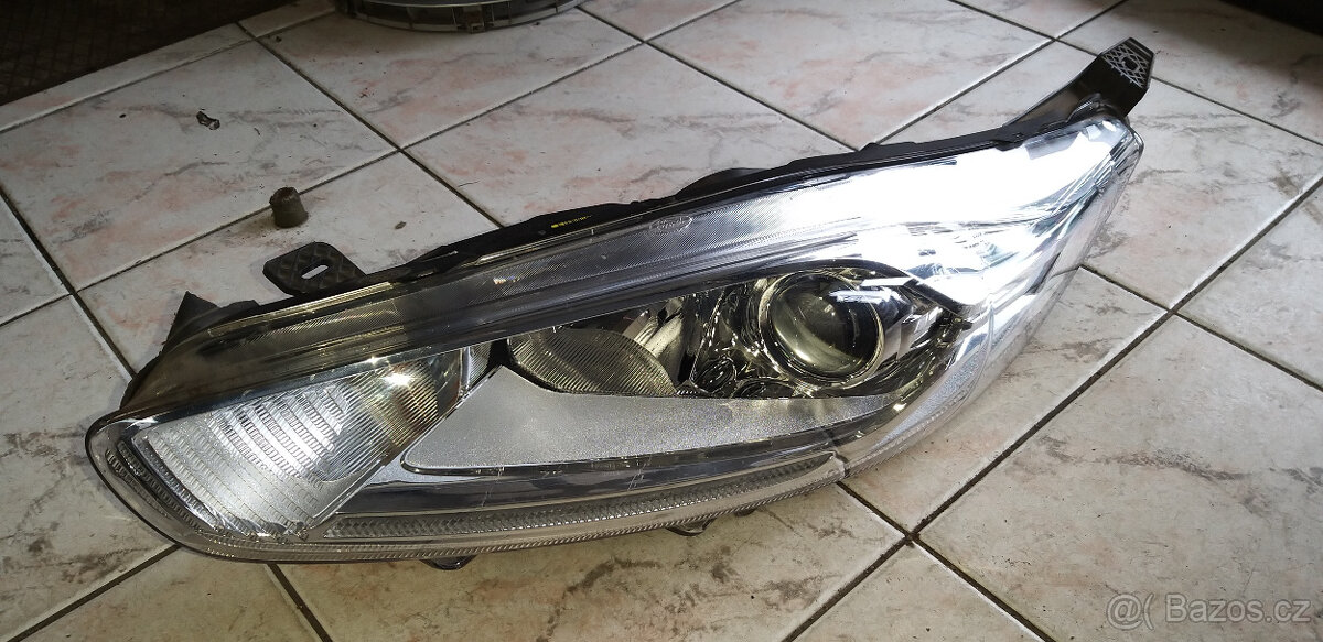 Ford Fiesta mk6 2013 - 2017 přední levé světlo s čočkou