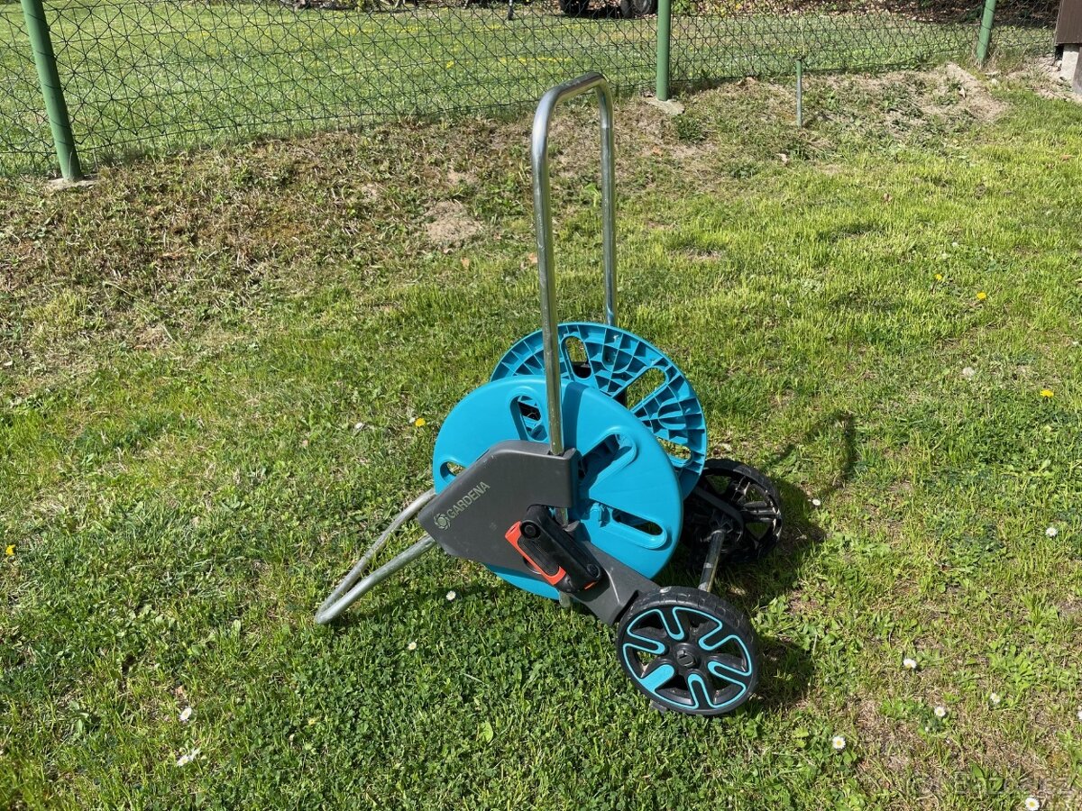 Vozík na zahradní hadici Gardena