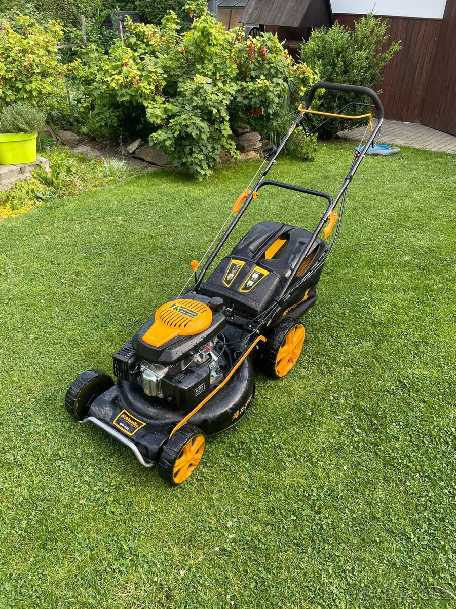 Benzínová sekačka Riwall RPM 5355 s pojezdem