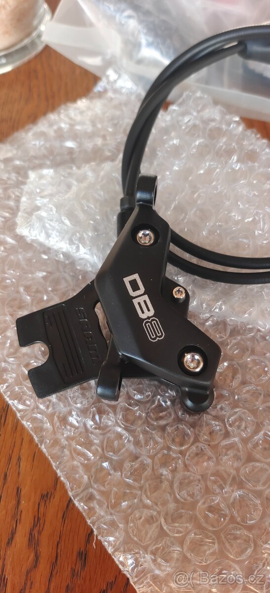 Sram DB 8, čtyřpístek, minerální olej