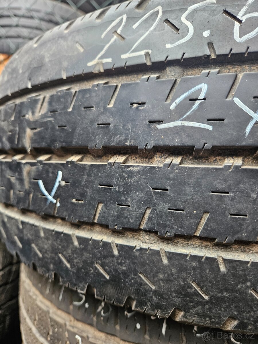 225/65R16C 112/110T  NOKIAN