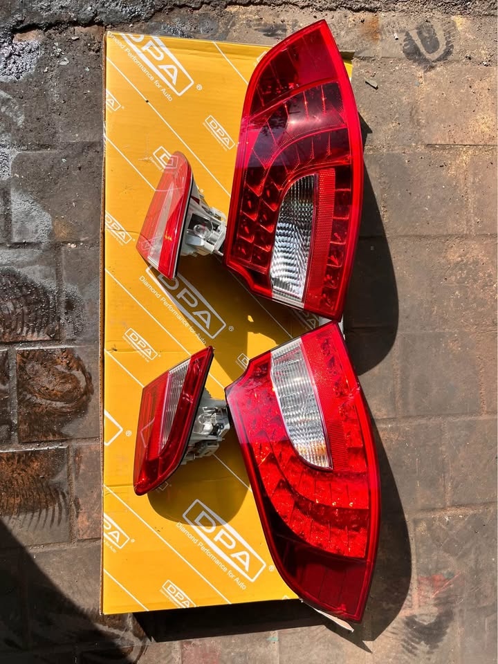 Superb 2 Zadní led světla