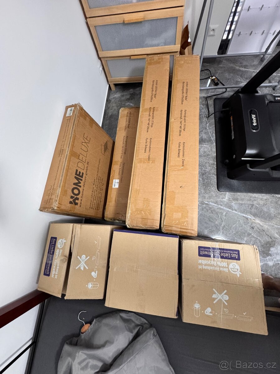 Rodinná postel NUBE se zásuvkami včetně matrací 270x200