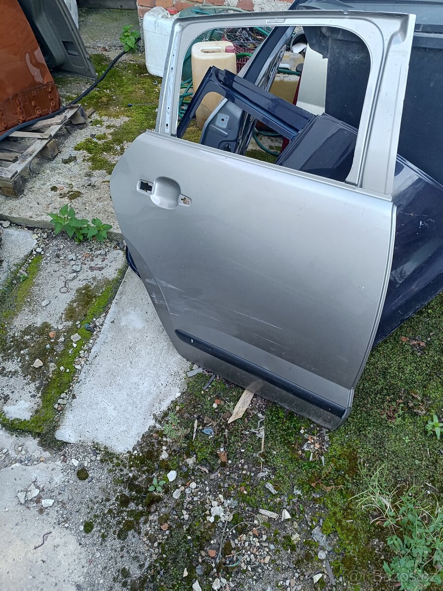 Zadní dveře 3008