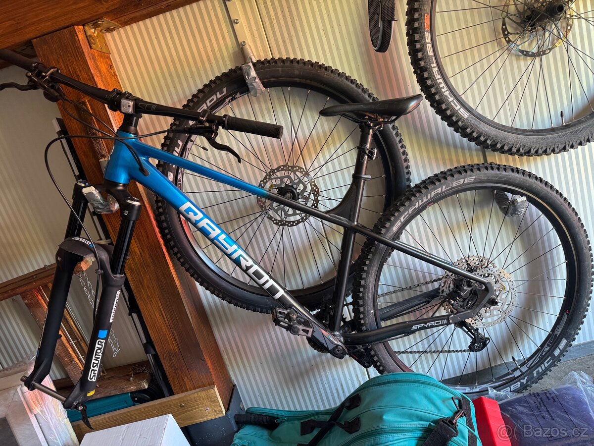 Qayron Spyro mk II 2022, vel M, kola 29”