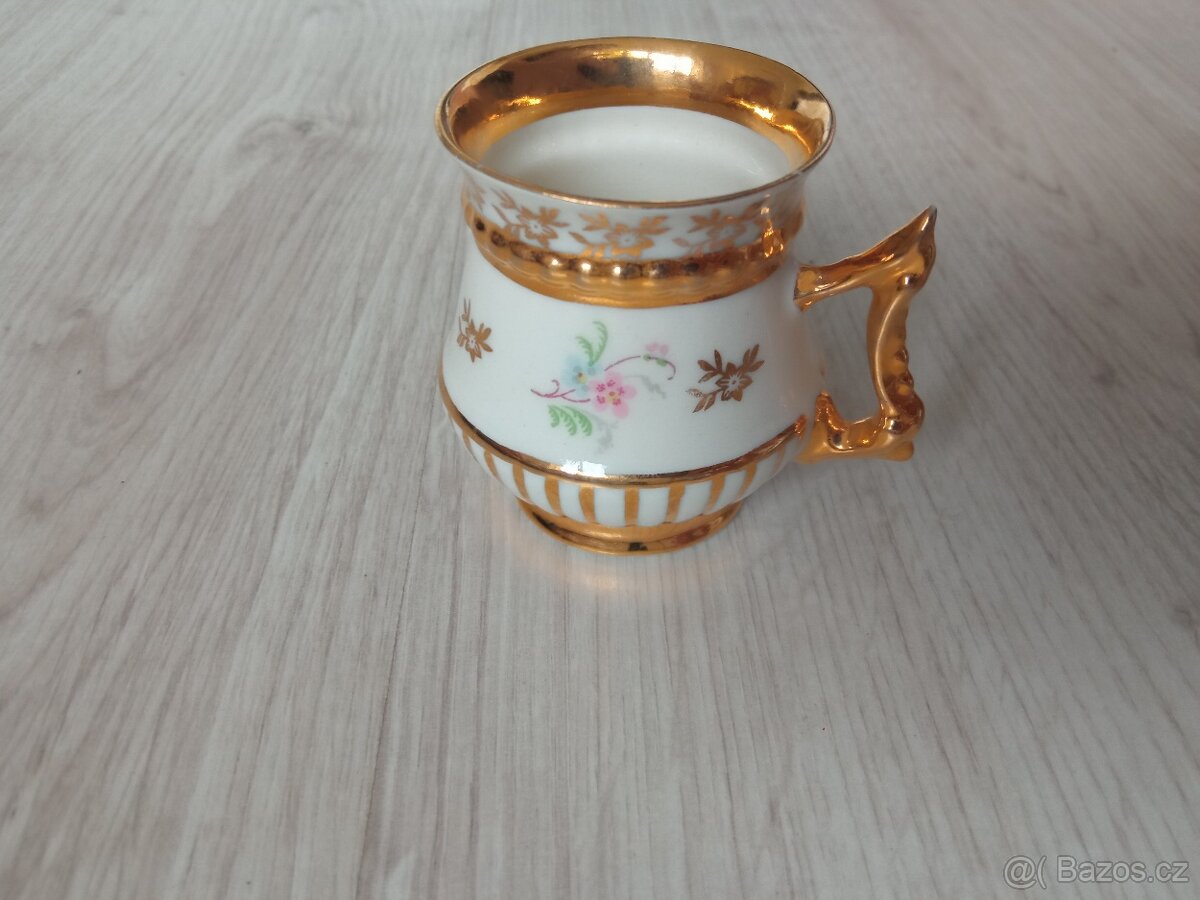 Porcelánový hrneček Royal Karlsbad Březová