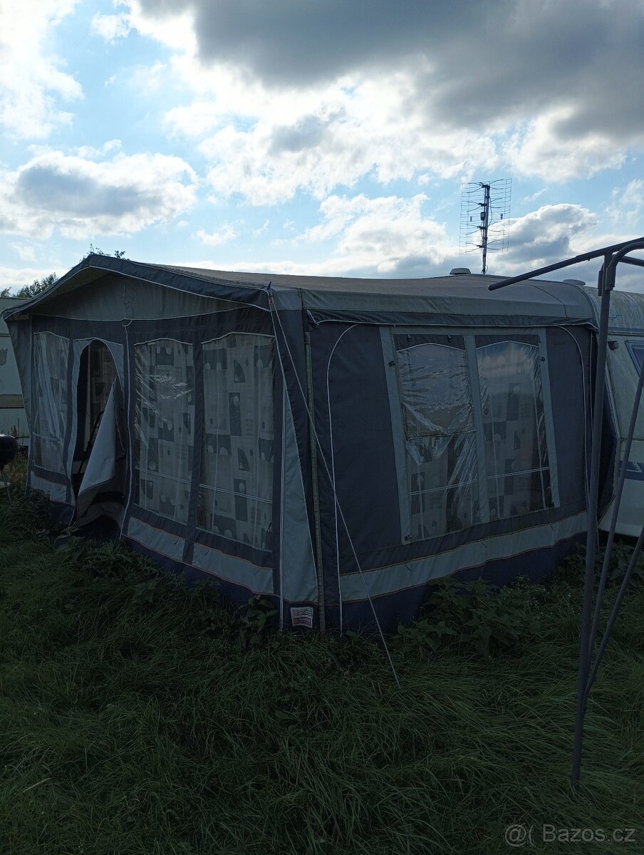 Obytný karavan Hobby pro 4 osoby
