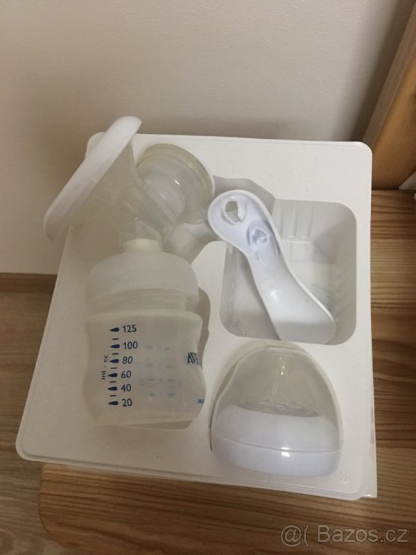 Ruční odsavacka Avent