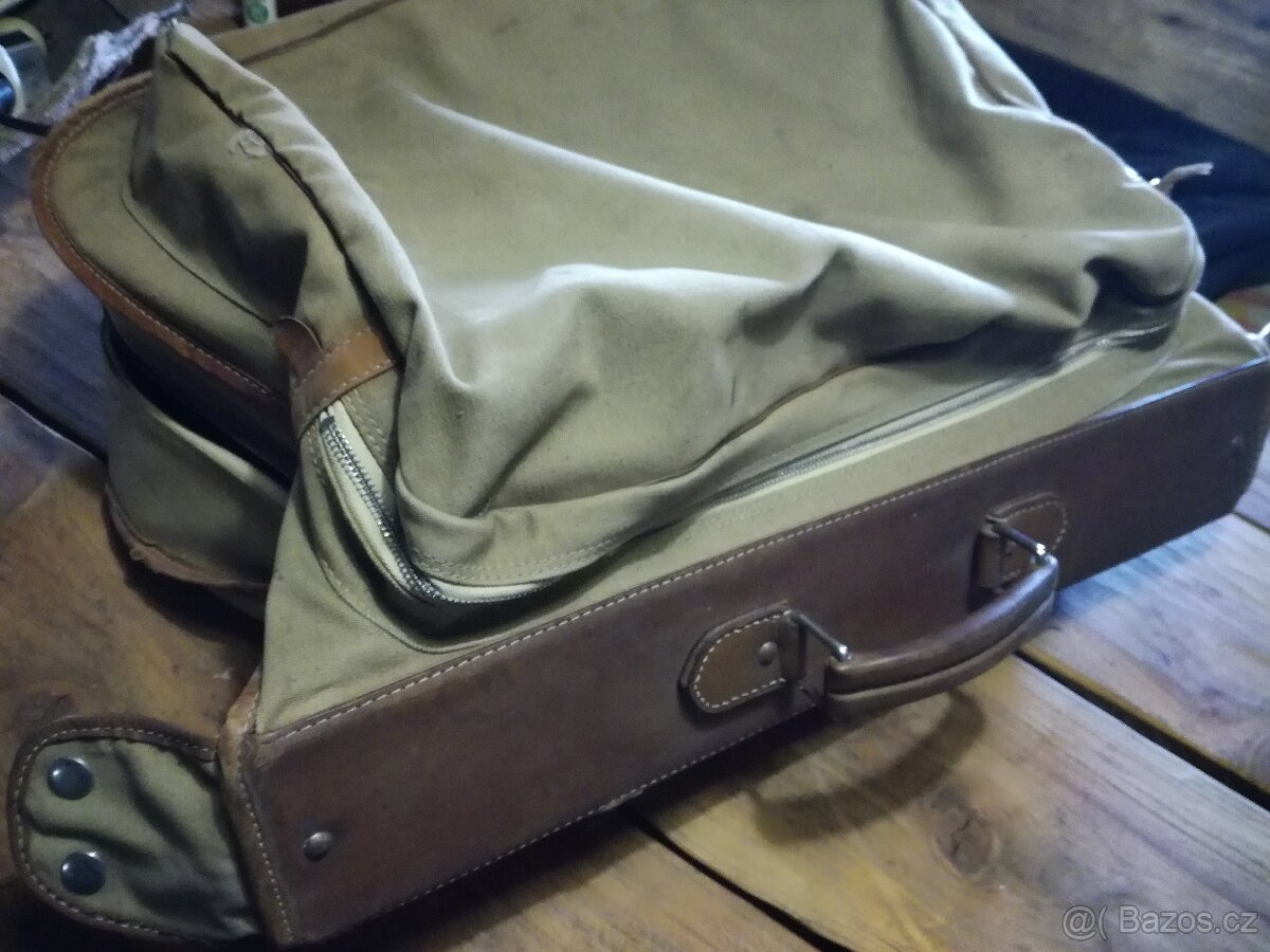 Starý vojenský kufr