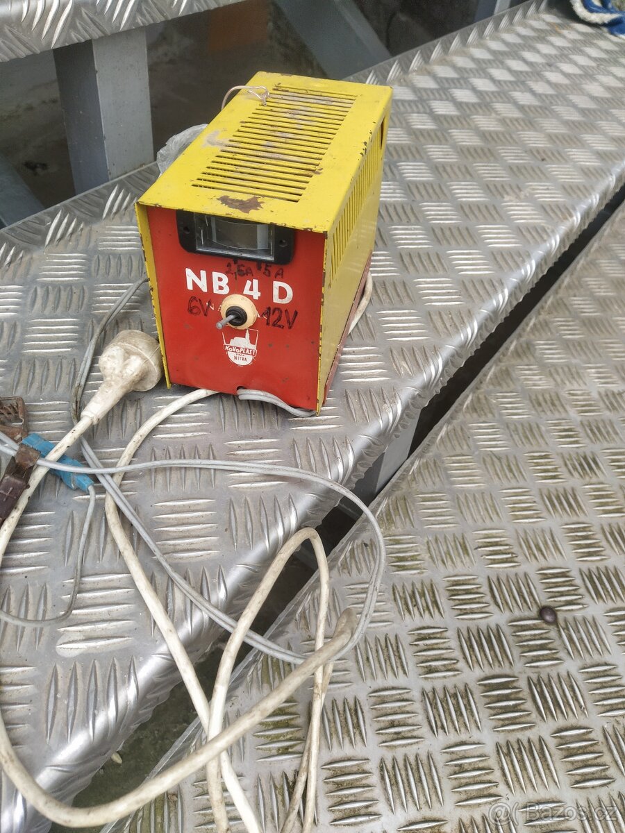 Nabíječka baterií 6/12v Kovoplast Nitra SK