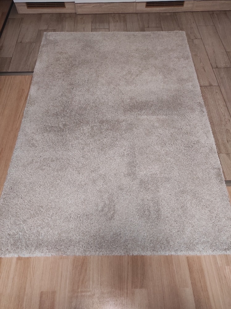 Béžový koberec IKEA