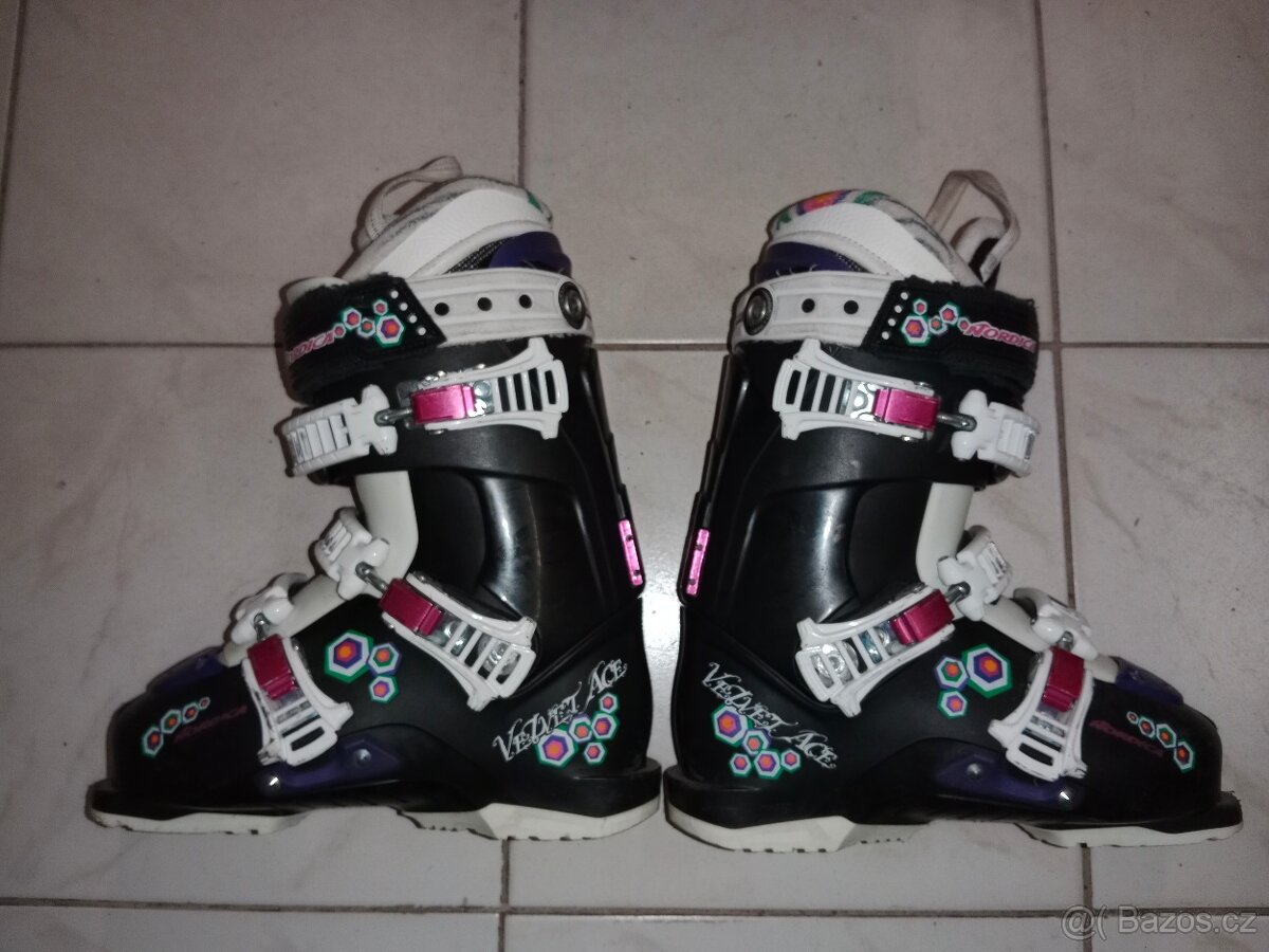 Freestyle boty na lyže Nordica. Velikost 24,5. EU