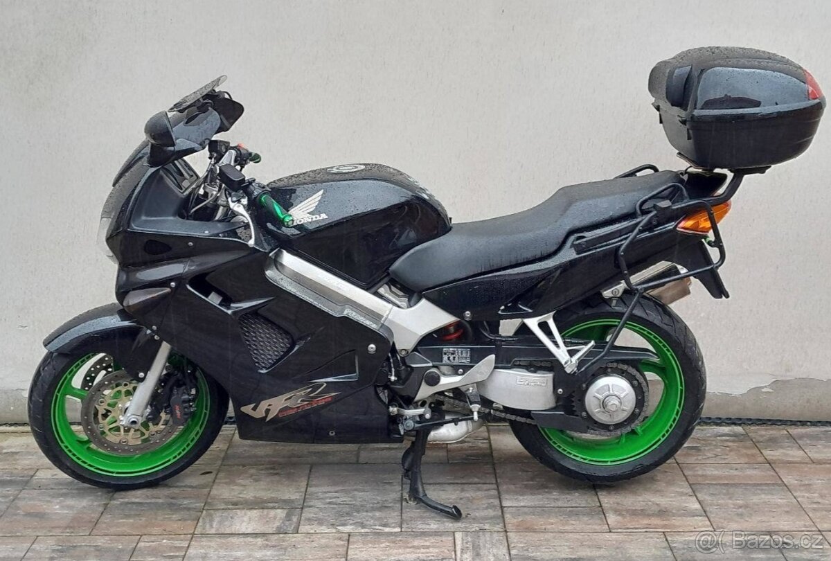 Honda VFR 800 FI, výborný stav, po velkém servisu, SLEVA