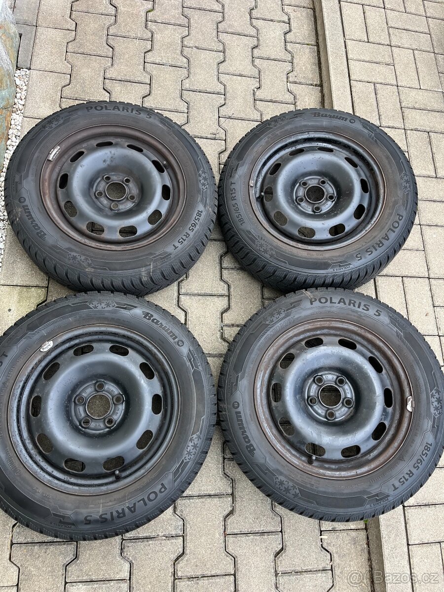 4x plechové disky 5x100 R15, zimní pneu 90%