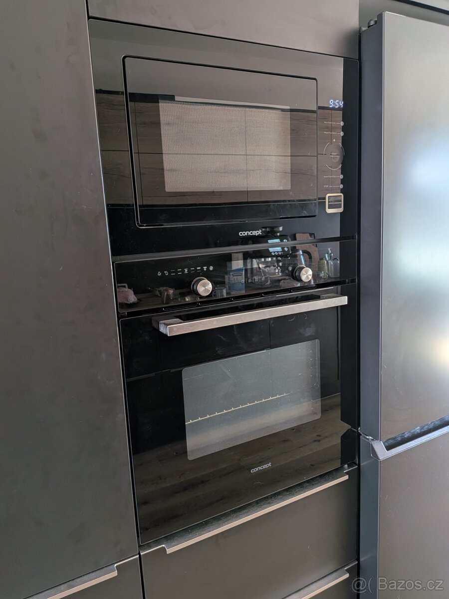 Vestavná mikrovlnná trouba