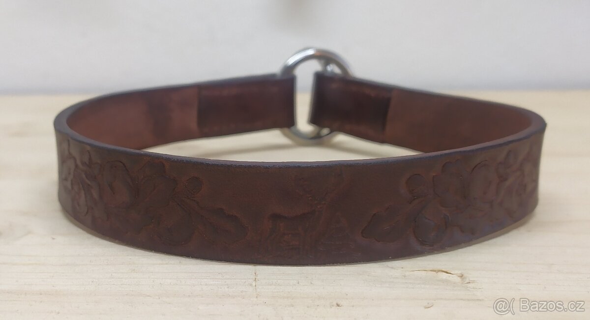 Stahovací kožený obojek s mysliveckým motivem