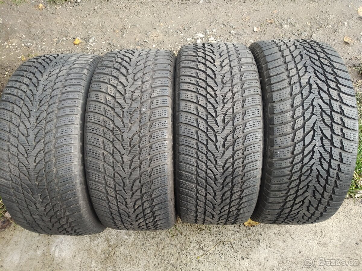 Prodám zánovní zimní pneu Nokian 255/40 R20
