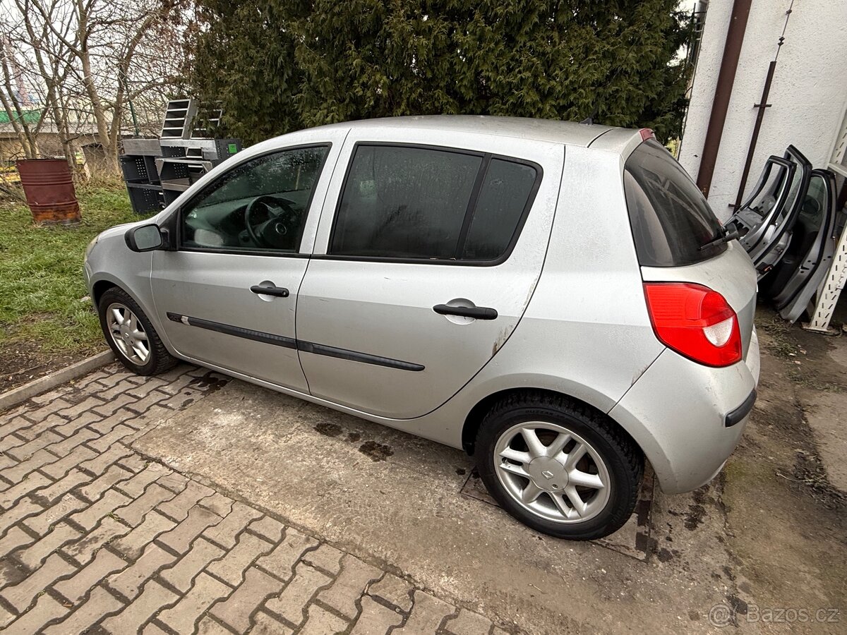 RENAULT CLIO 1.5 dci