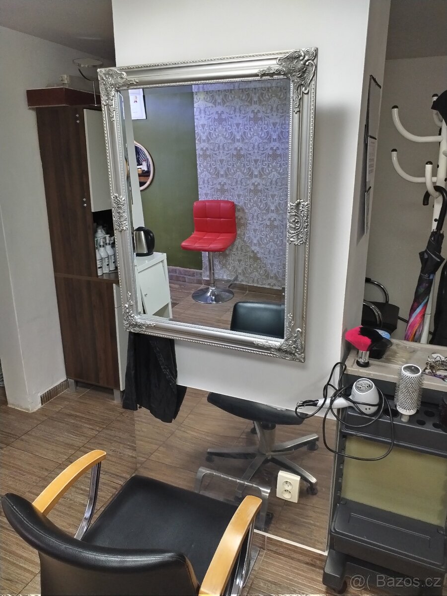 Pronájem kadeřnického křesla