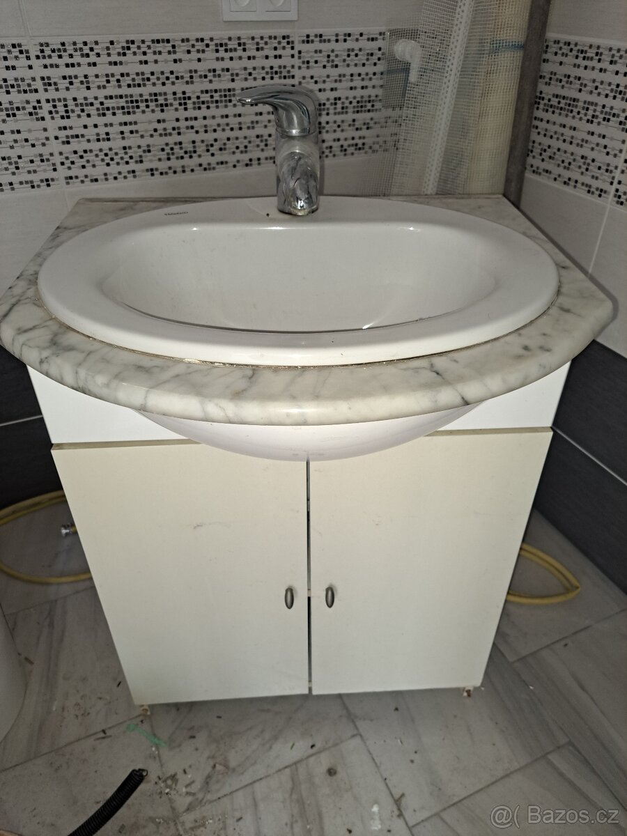 Skrinka s umyvadlem