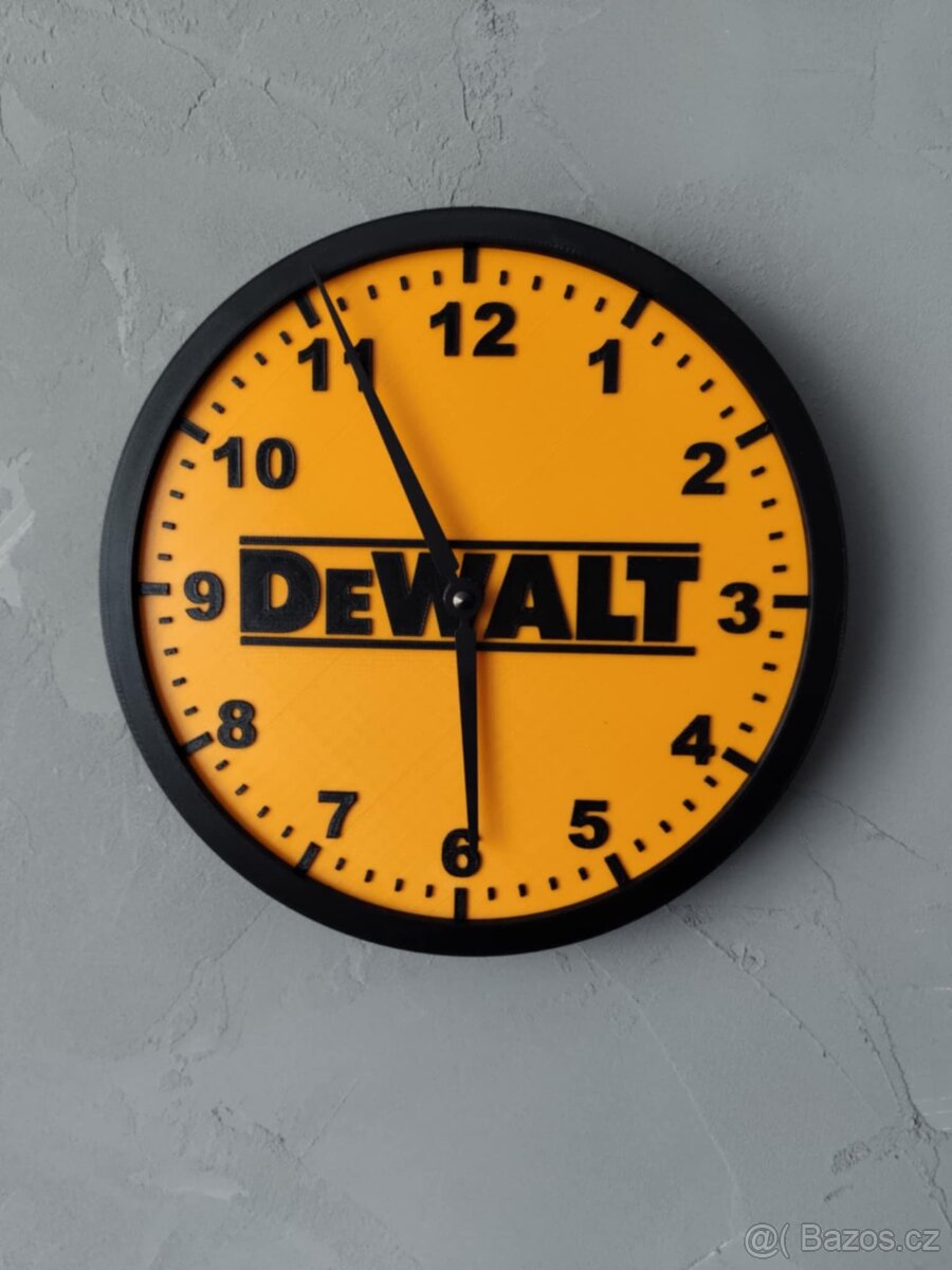 Dewalt hodiny nástěnné