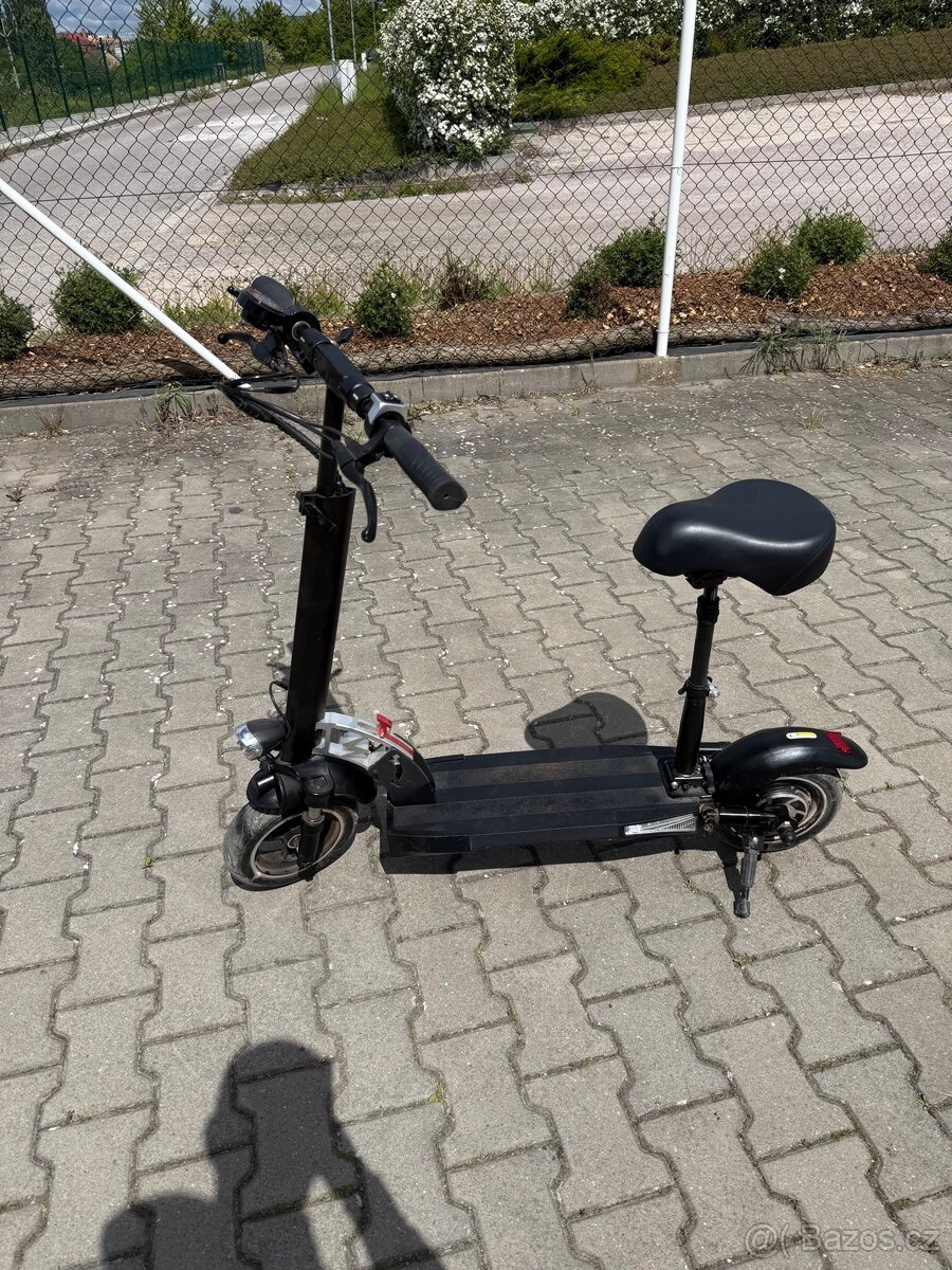 Elektrokoloběžka Smoot M9