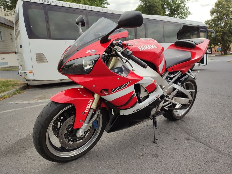 Yamaha YZF-R1