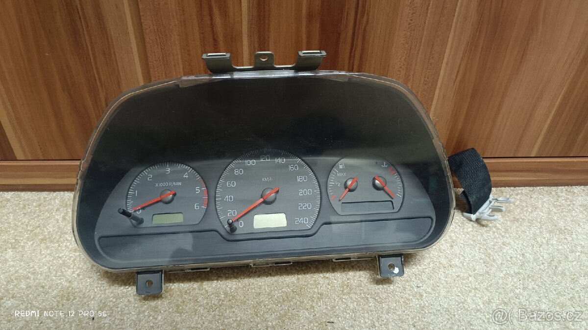Budíky Volvo