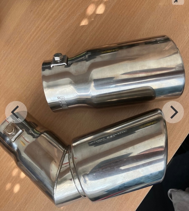 Prodám 2 koncovky na auto
