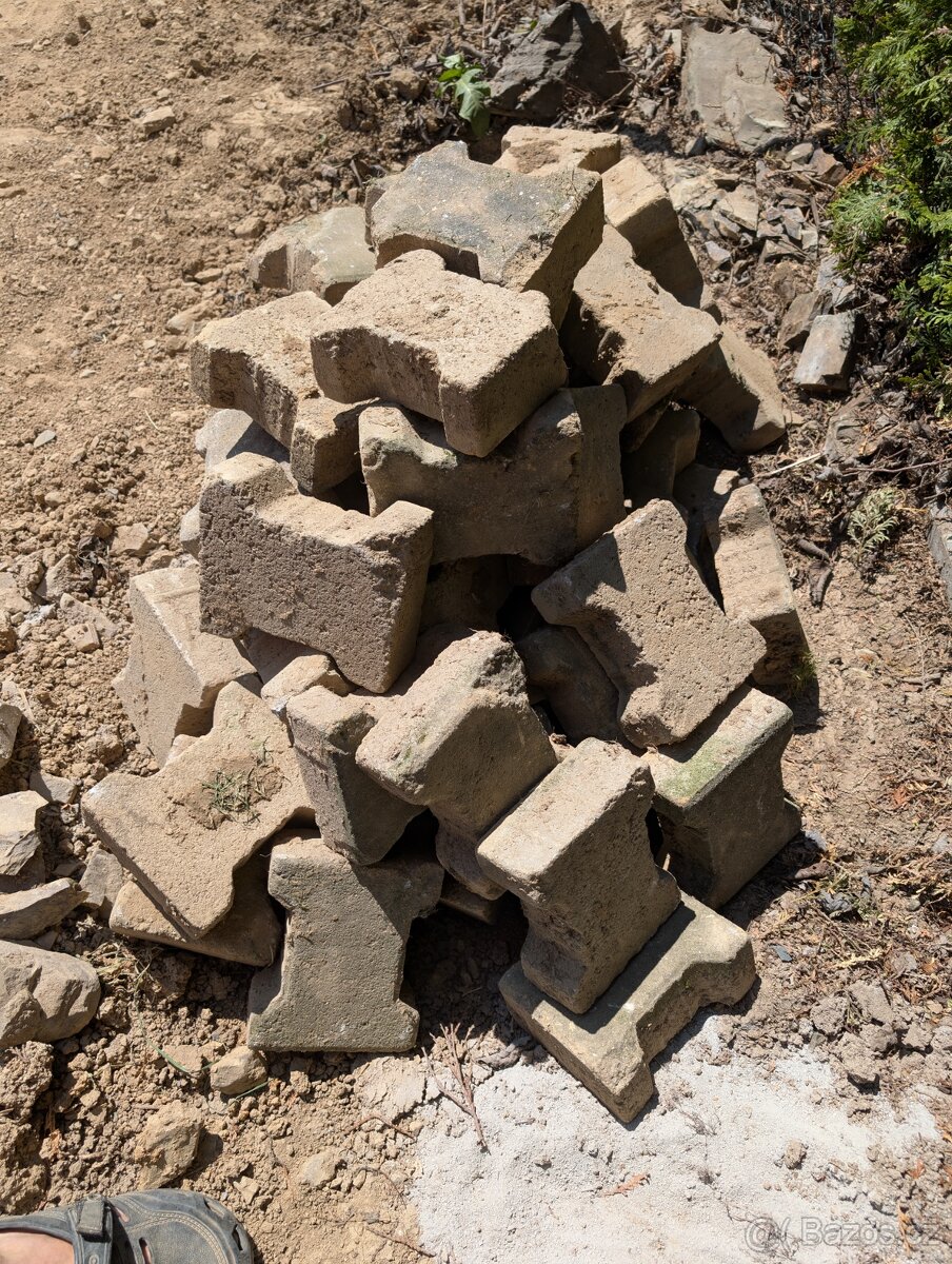 Zámková dlažba stará 80 mm