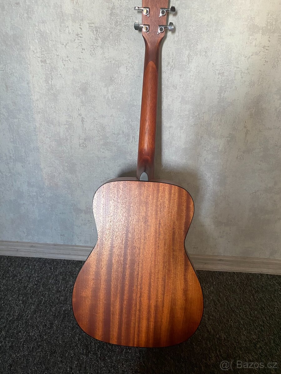 Kytara Cort + pouzdro Ibanez + kapodastr Dunlop