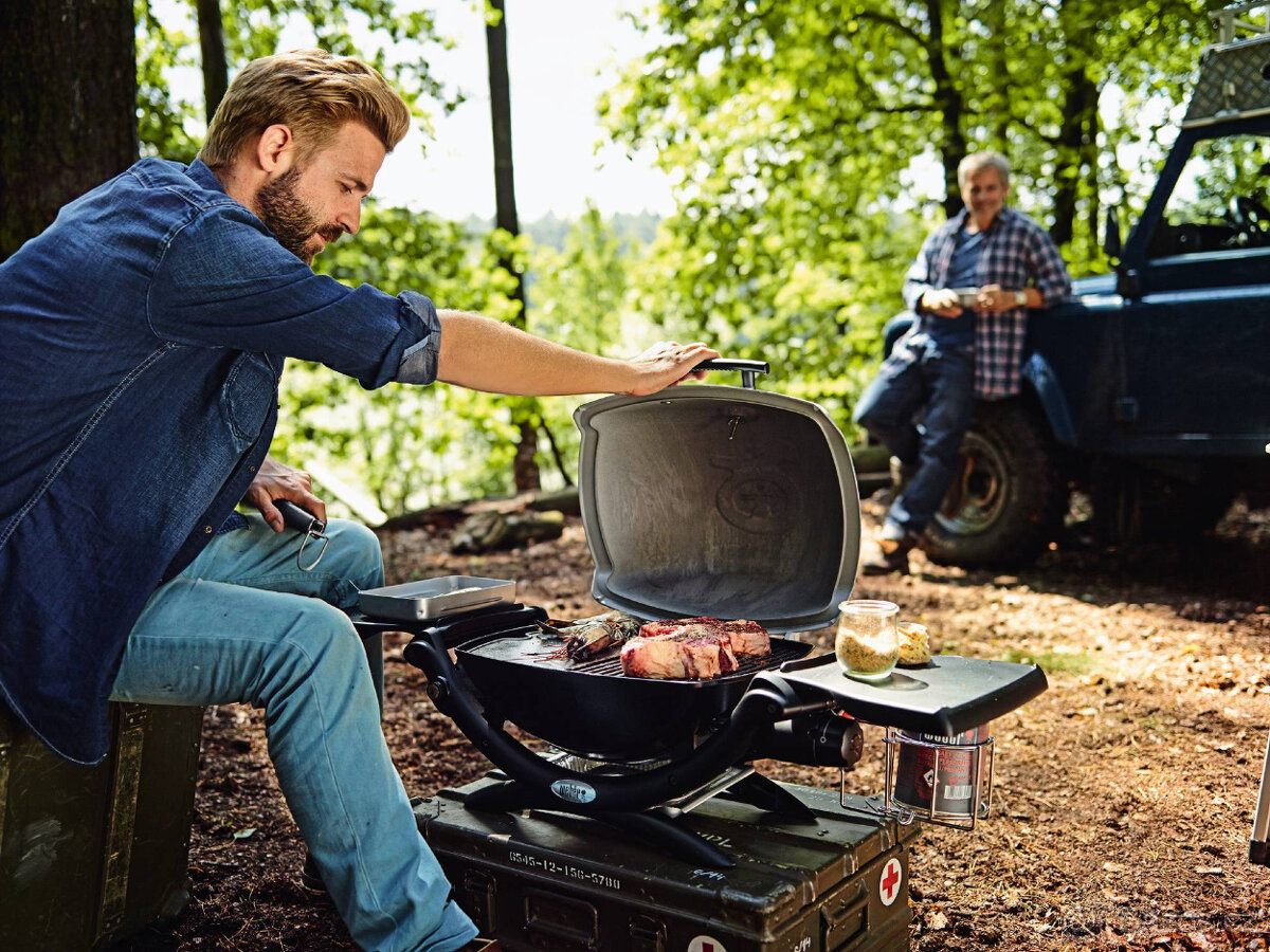 Plynový gril Weber Q2000 černý
