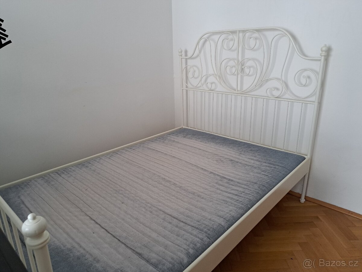 Postel s lamelovým roštem