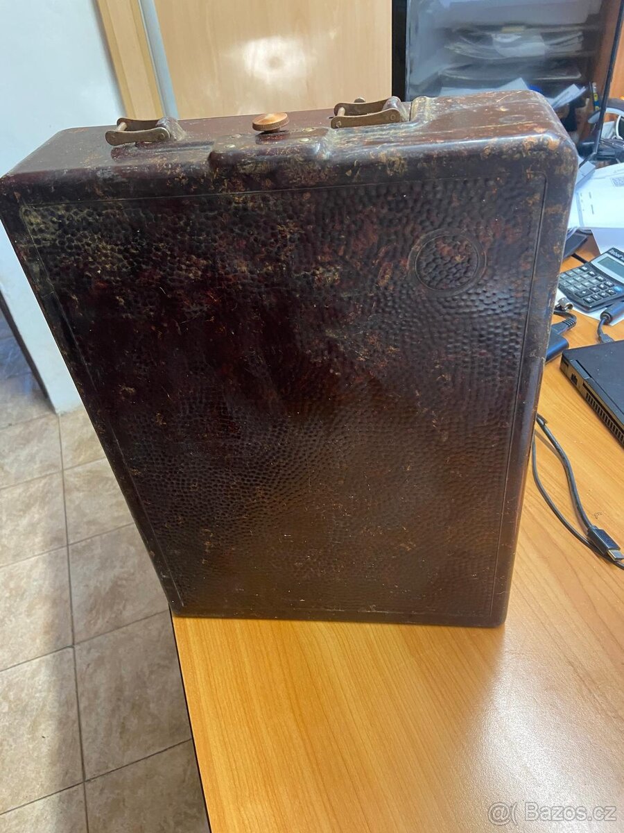 kufříkový el. šicí stroj