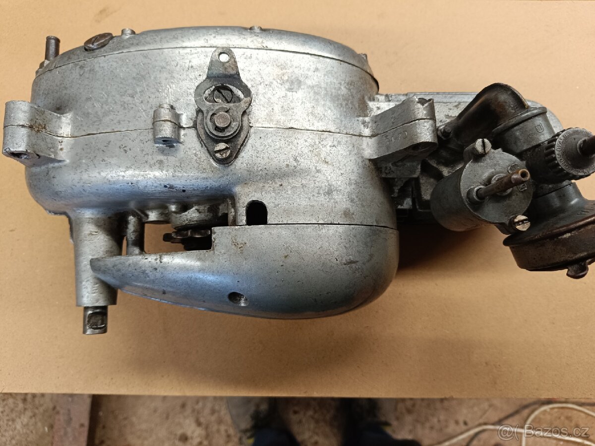 Motor Jawa 550- 555 na ND